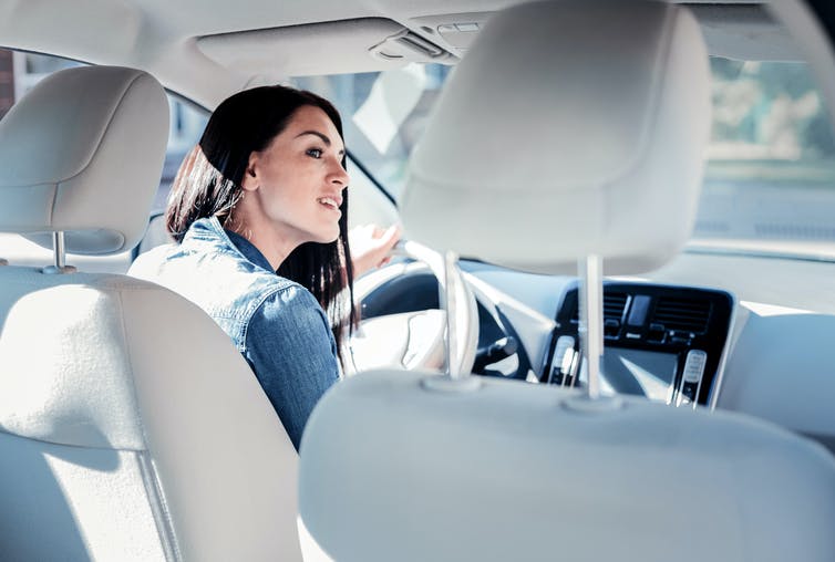Turning down the music when we park is a science, trust us